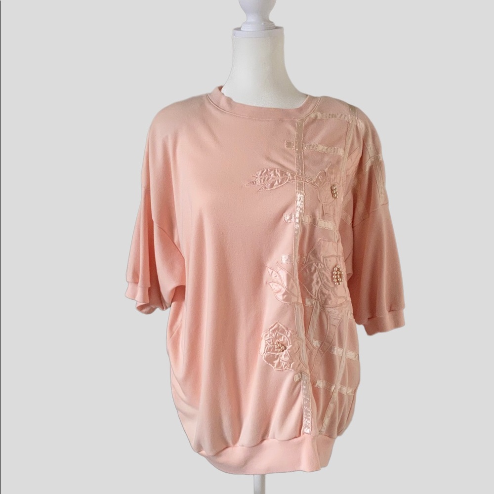 Vintage Christie & Jill peach short sleeve sweatshirt with faux pearl